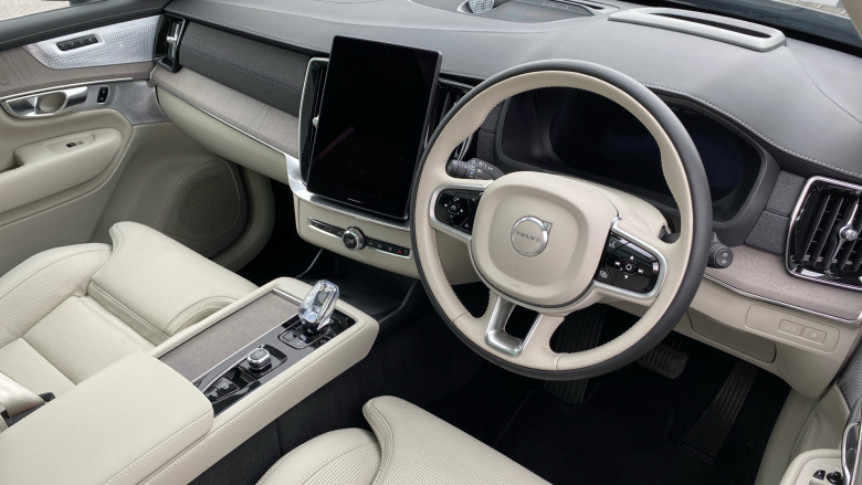 Volvo XC90 2.0 T8 PHEV Ultra Dark 5dr AWD Geartronic Estate